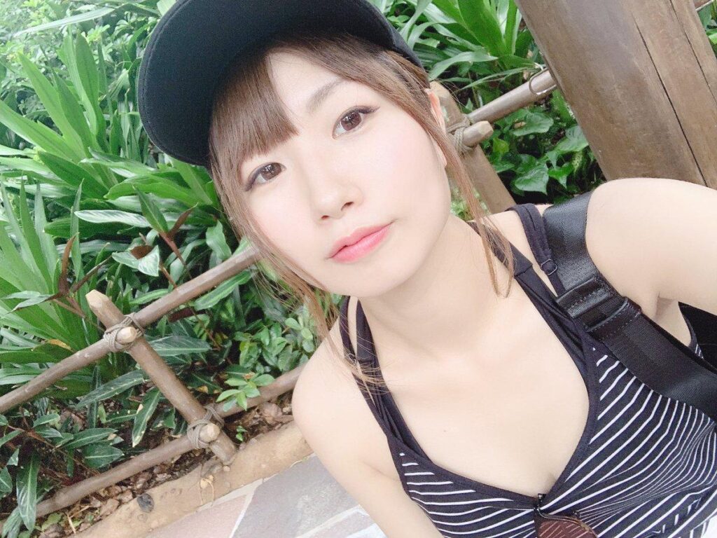 愛川菜帆の年齢・本名・活動内容は？